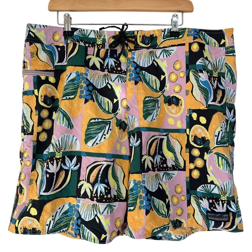 Patagonia Multicolor Swim Trunks Wavefarer bold pattern vacation‎ mode